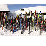   Tourismus, Verschneit, Skier, Skihütte