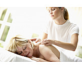   Frau, Massage, Masseurin, Rückenmassage