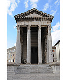   Pula, Augustus, Tempel