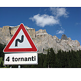   Verkehrszeichen, Dolomiten, Kurvenreich