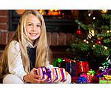  Kind, Mädchen, Weihnachten, Bescherung, Weihnachtsgeschenk
