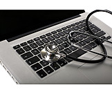  Gesundheitswesen & Medizin, Laptop, Stethoskop, Patientendaten