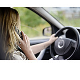   Gefahr & Risiko, Telefonieren, Autofahrerin