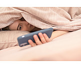  Junge Frau, Bett, Mobiltelefon, Schlaflos