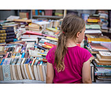   Mädchen, Bücher, Flohmarkt