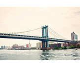  New York, Brooklyn Bridge, East River