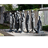   Berlin, Jewish cemetery, Bronze statue, Jewish victims of fascism, Will lammert