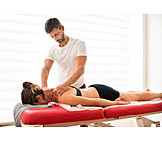   Patientin, Massage, Physiotherapie, Trapezmuskel