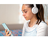   Teenager, Mädchen, Kopfhörer, Smartphone, Musik Hören