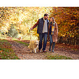   Paar, Spaziergang, Hund, Herbstspaziergang