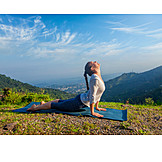   Yoga, Urdhva Mukha Svanasana, Sonnengruß