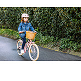   Mädchen, Fahrradfahren, Kinderfahrrad, Schutzhelm