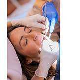  Behandlung, Patientin, Zahnarztpraxis, Zahnärztin