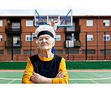   Seniorin, Selbstbewusst, Cool, Basketballplatz
