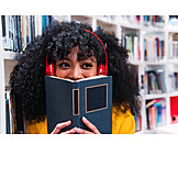   Bildung, Bibliothek, Wissen, Studentin, Musik Hören