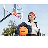   Junge Frau, Mode, Urban, Style, Basketball, Basketballplatz