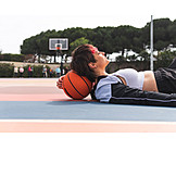   Entspannen, Sportlerin, Basketball, Basketballplatz