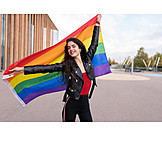   Frau, Lächeln, Solidarität, Toleranz, Präsentieren, Regenbogenfahne, Lgbtq