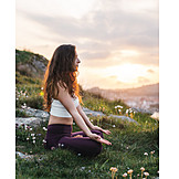   Dämmerung, Natur, Meditation, Lotussitz, Achtsamkeit, Outdoor Yoga