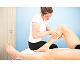   Unterschenkel, Massage, Physiotherapeutin